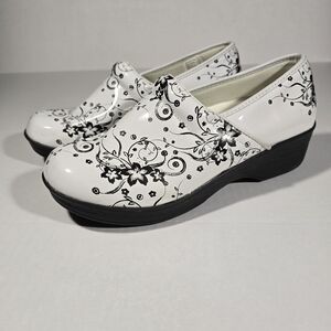SafeT Step Size 11 Floral Black and White Women's Shoes Heeled & Lightweight